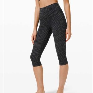 Lululemon Align High Rise Crop 17"
Le Tigre Camo Deep Coal Multi